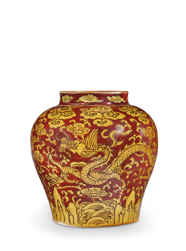 A rare red and yellow enamel 'dragon' jar, Ming dynasty, Jiajing six-character mark in underglaze blue and of the period (1522-1566)