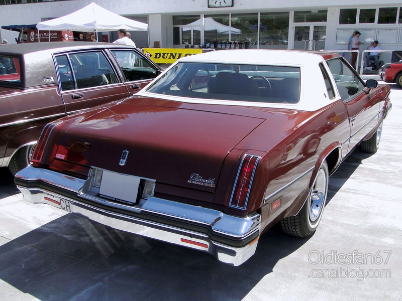 Oldsmobile Cutlass Salon colonnade hardtop coupe-1976-02