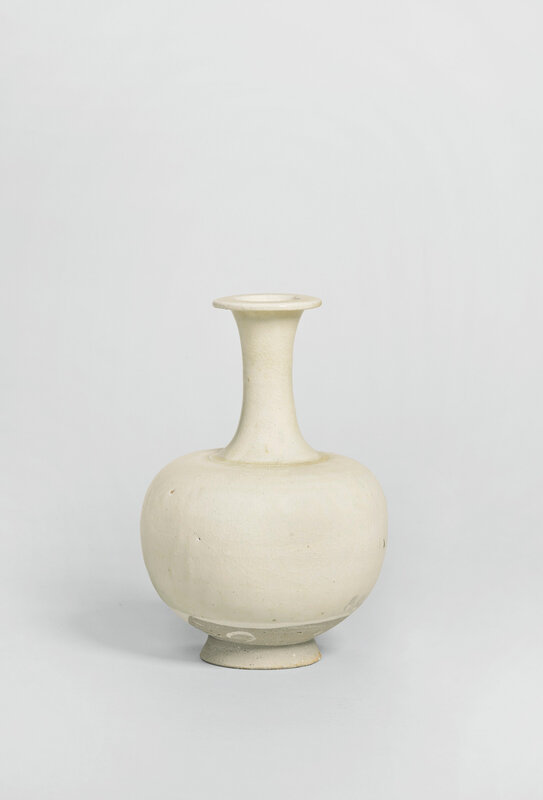 A glazed stoneware bottle vase, Tang dynasty