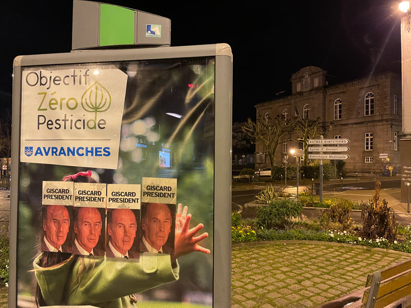 Président_Giscard_VGE_affiche_Avranches_rue Constitution_panneau affichage_13 mars_2022