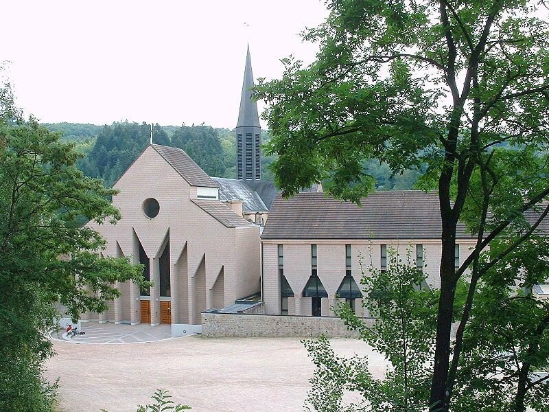 Abbaye_Sainte_Marie_de_la_Pierre_qui_vire_89630