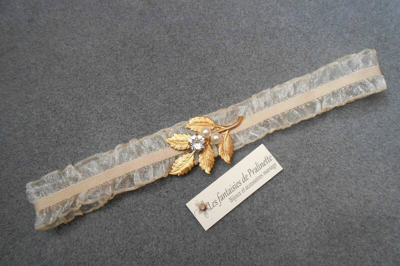 bijoux-mariage-jarretiere-mariee-mousseline-et-feuilles-dorees