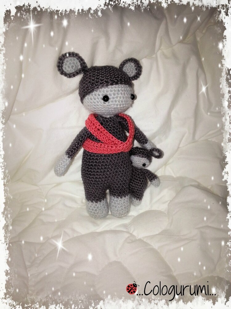 Maman porte bébé