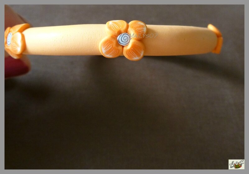 bracelet orange à fleurs (3)