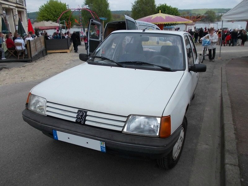 Peugeot205Juniorav1