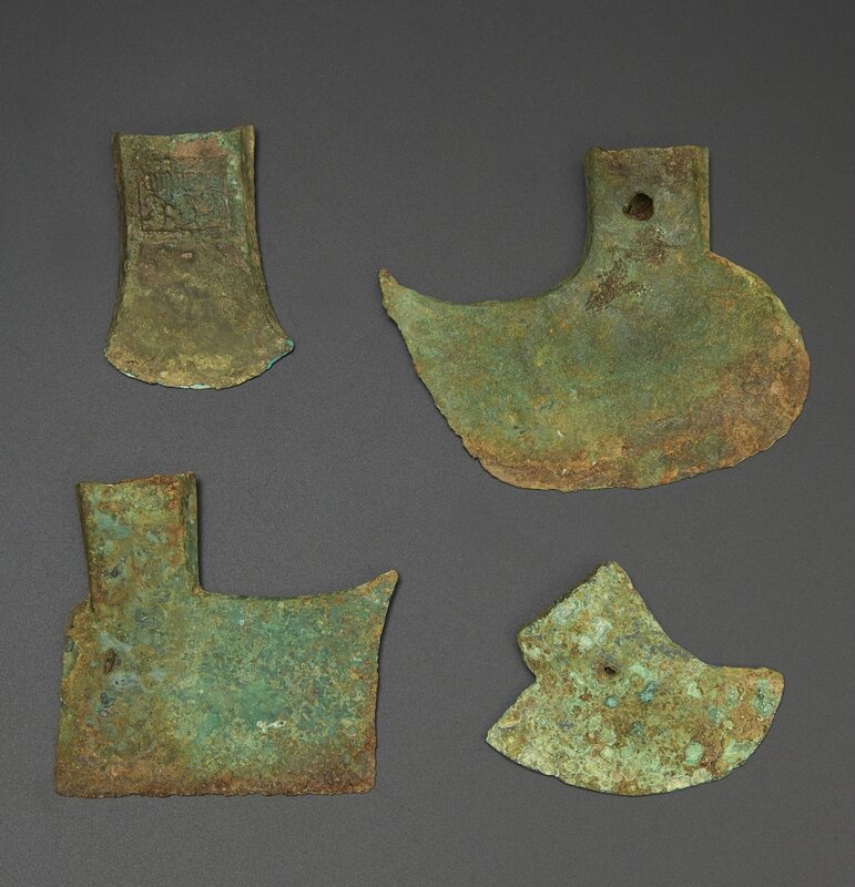 Lot composé de quatre haches, Culture de Đông Sơn, ca 500 BCE-100 BCE