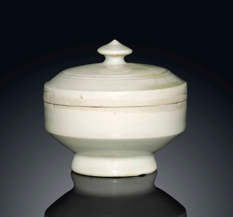 A small Xingyao box and cover, Tang dynasty (618-907)