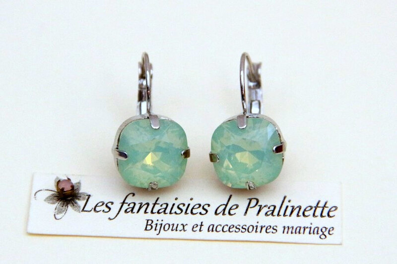 bijoux-mariage-soiree-temoin-cortege-bocules-d-oreilles-Soline-cristal-vert-chrysolite-opal-rhodié
