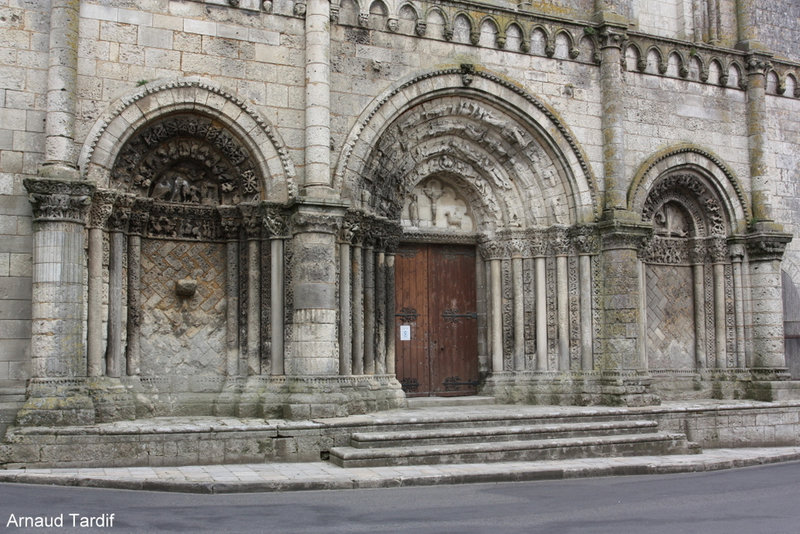 00514 Oléron Mai 2021 - Le Pays de Saintonge - L'église de Pont L'Abbé d'Arnoult