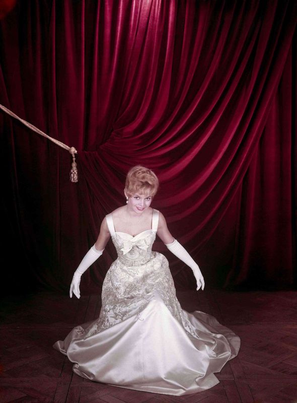 1956-10-29-londres-empire_theatre-021-3