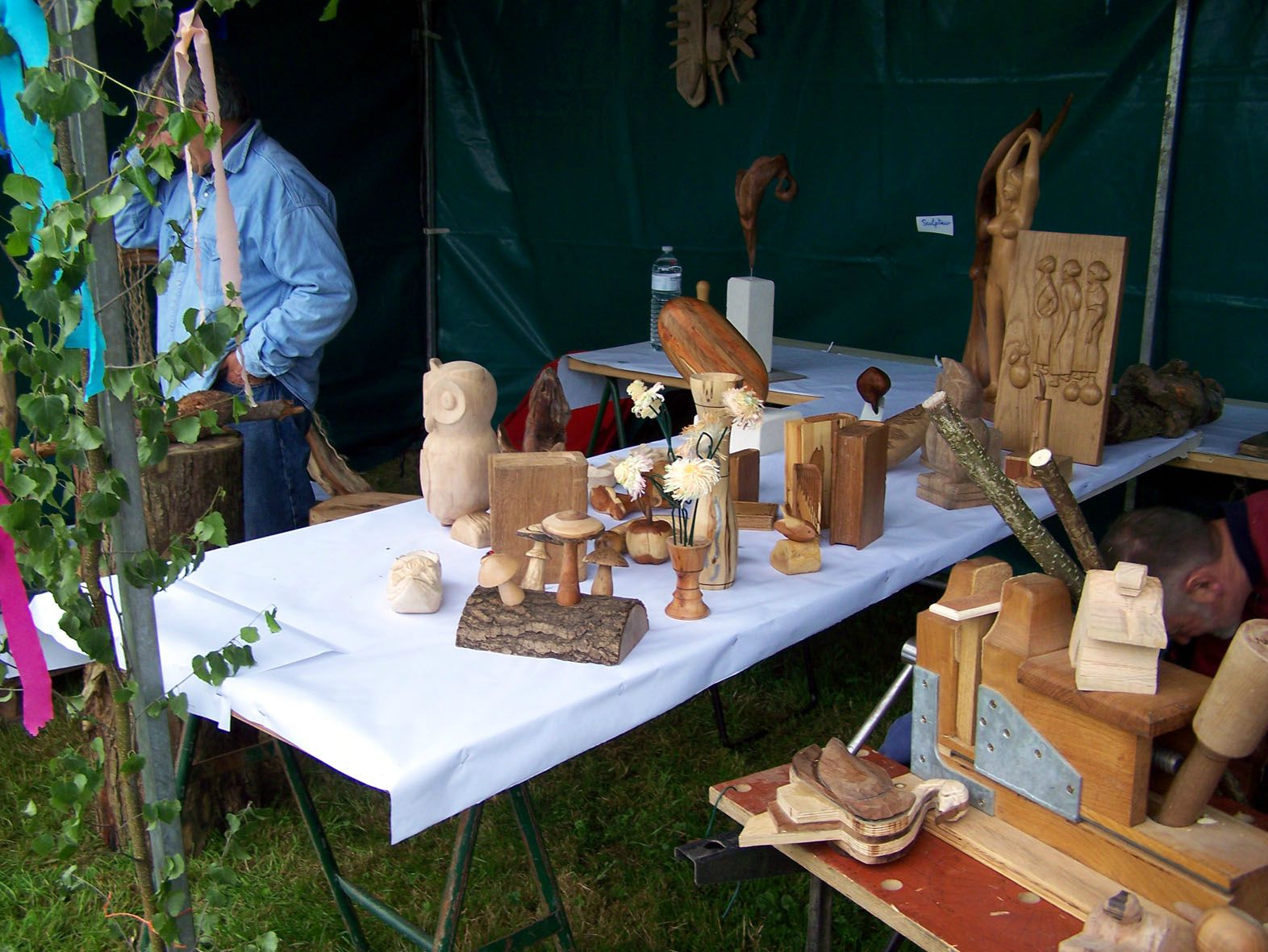 Stand sculture sur bois 3