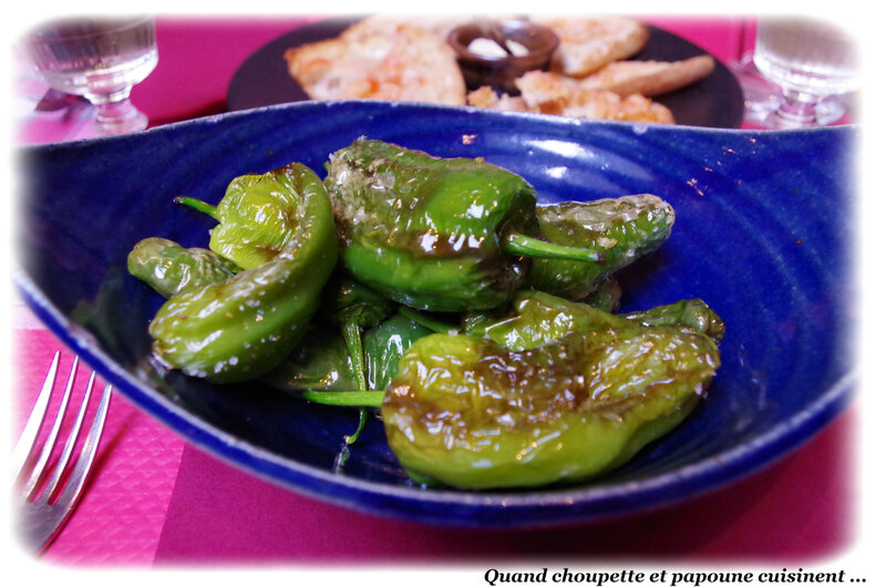 Le patio piments Padron grillés-9872