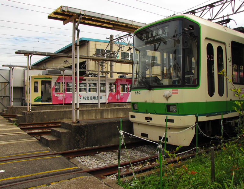 Toden 8500 (8501形) au dépôt