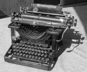Ancienne_machine_a_ecrire_Remington565_350_525