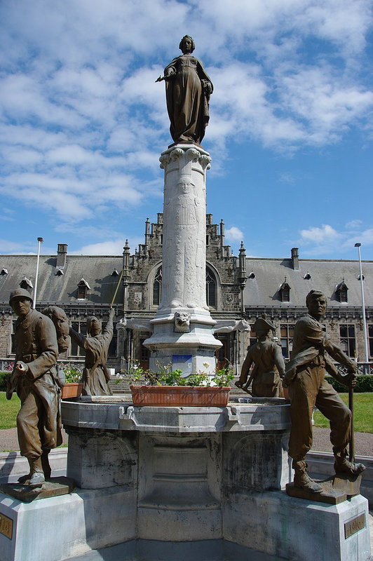 Binche_-_Monument_de_l'Indépendance