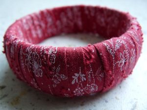 Bracelet tissu rouge