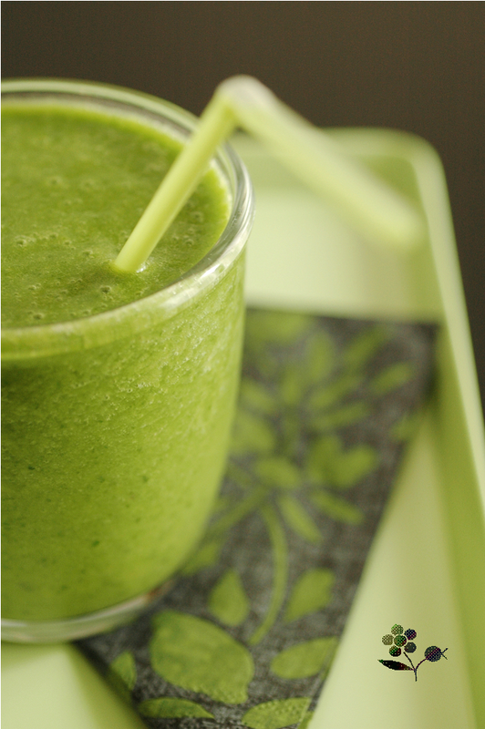 Smoothie vert détox banane, mangue, orange, roquette, épinard_2