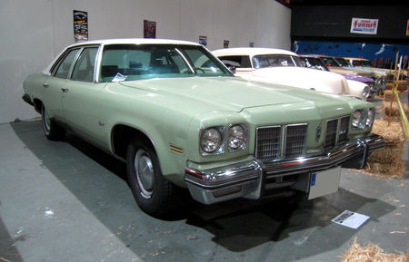 Oldsmobile_delta_88_01