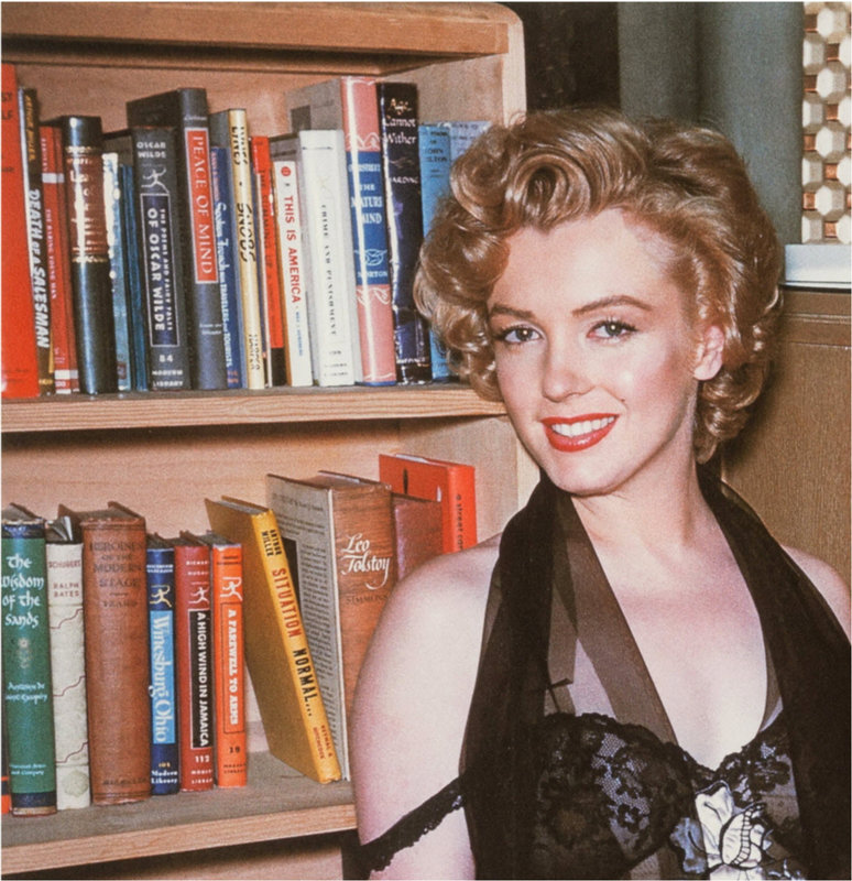 1952-01-Beverly_Carlton_hotel-day1-sit02-negligee_black-by_HL-021-1b