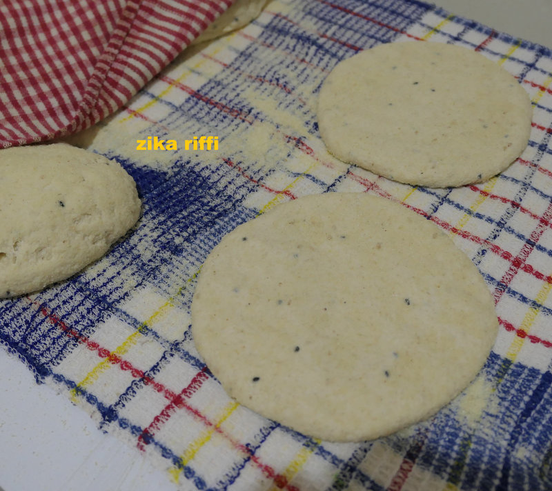 matlouh- matlou3-matloue- pain ou khobz tajine à la semoule