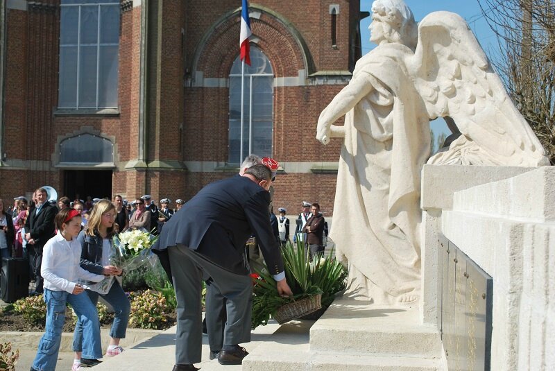 2010-04-24-inauguration monument VIEUX-BERQUIN (27)