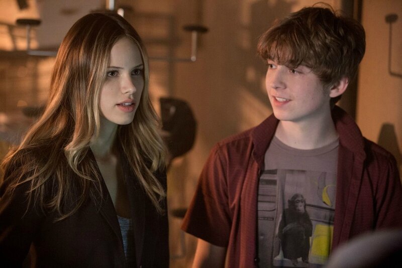 halston-sage-paper-towns-promotional-stills-_3