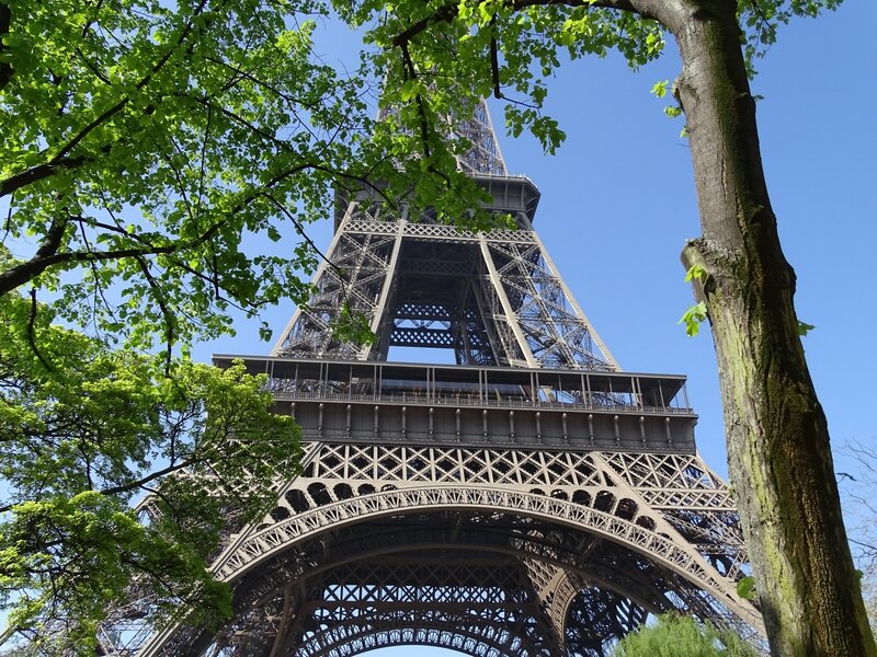 261 - La Tour Eiffel depuis la rue de l'Université