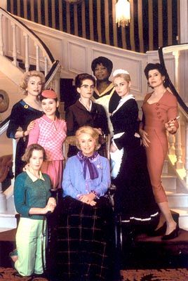 catherine_deneuve_virginie_ledoyen_ludivine_sagnier_danielle_darrieux_isabelle_huppert_firmine_richard_emmanuelle_beart_fanny_ardant_8_women_001