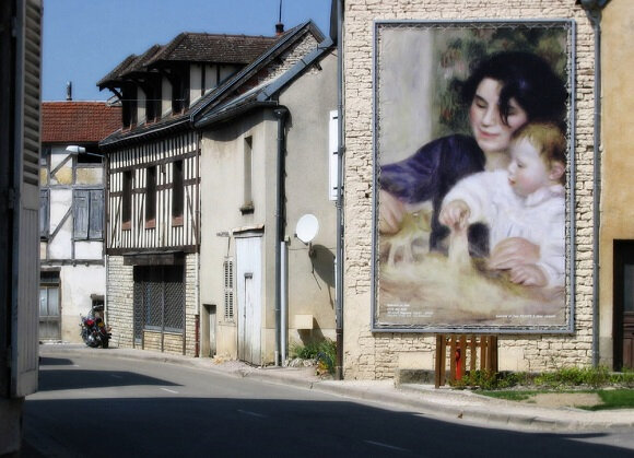 Essoyes-Mural-of-Gabrielle-Renard-Jean-Renoir-near-Gabrielles-birthplace-photo-Janet-Hulstrand