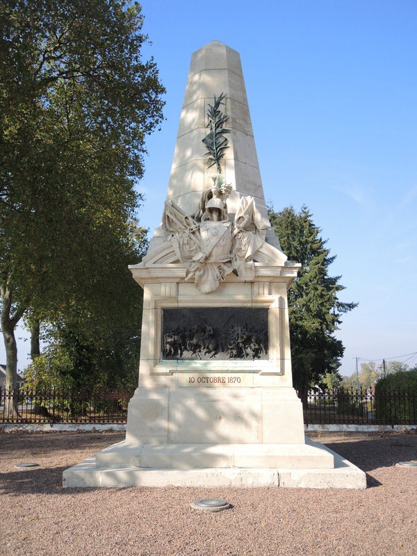 Mesves-sur-Loire, monument 10 octobre 1870 (58)