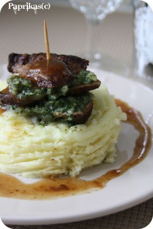 Escalope de foie de veau au coulis d’herbes recettes escalope de foie poêlée, MOUSSELINE DE BETTERAVE A L’ORANGE, melba de pain d’épices