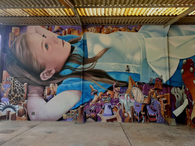 Street art city, extérieurs, chapiteau, Alice