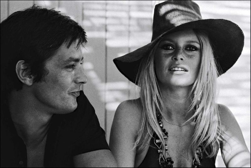 1968-07-saint_tropez-repas-avec_delon-030-1
