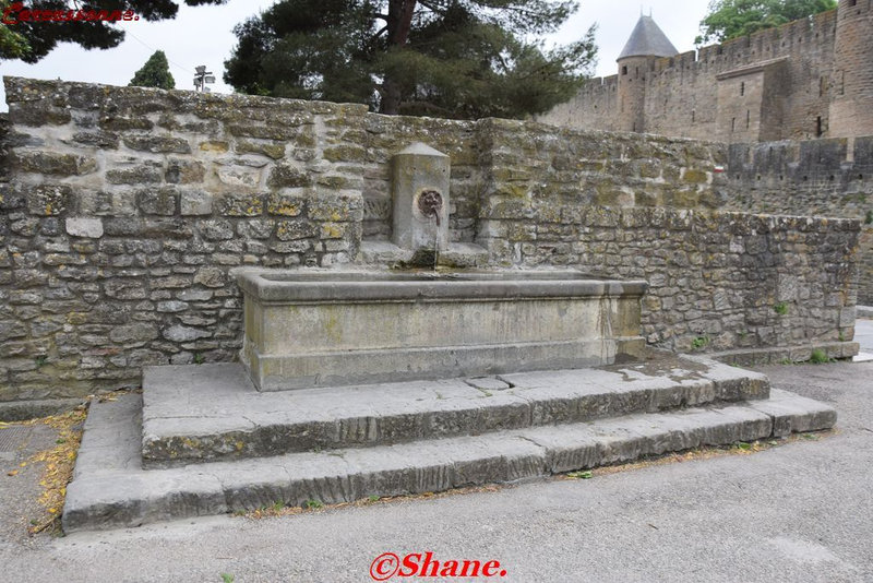la fontaine place du Prado à Carcassonne
