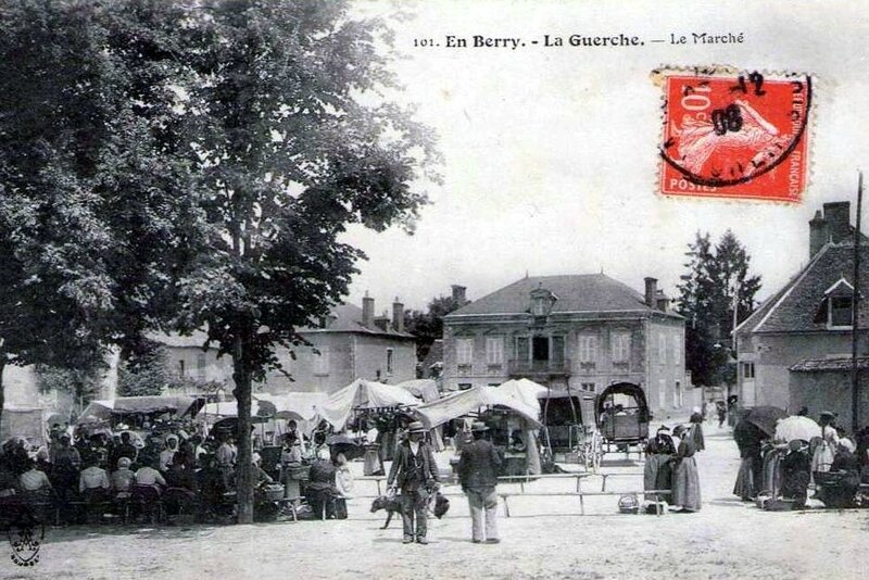 1917-12-26 _la-guerche-la-guerche-sur-l-aubois-tres-animee-jour-de-marche-top-carte