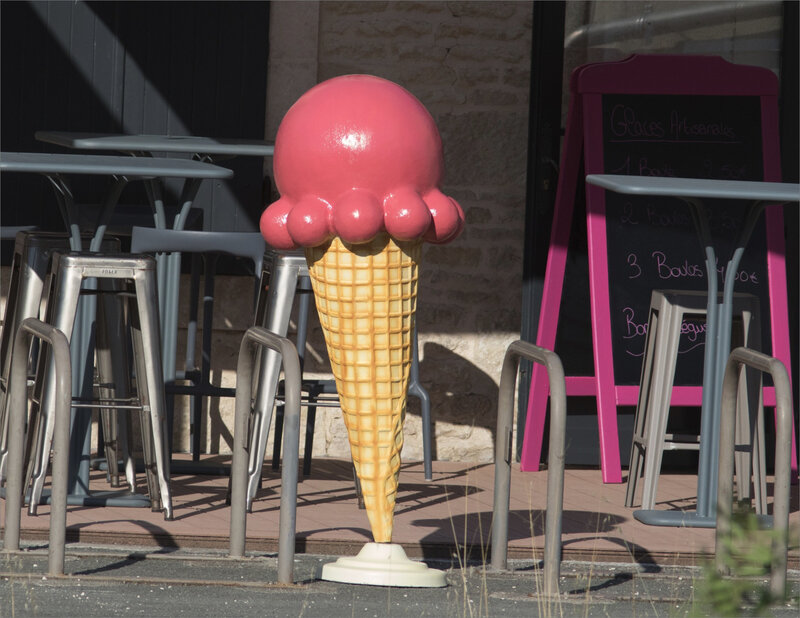 Enseigne glace cône plein soleil 230819