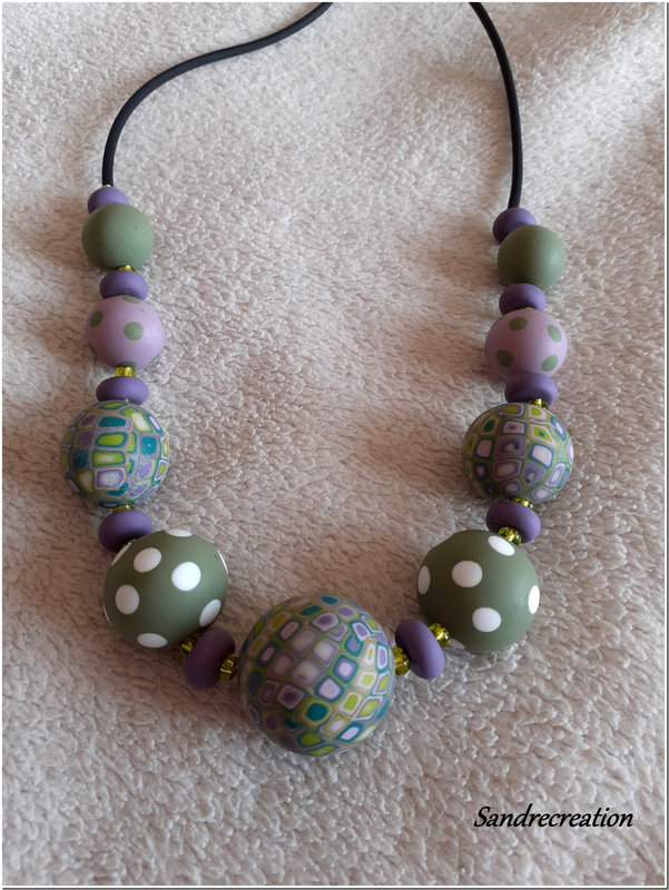 Collier boules clay-gun mauve et vert 2021