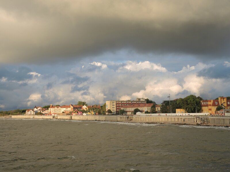 J) Zelenogradsk, vue sur la station depuis la jetée