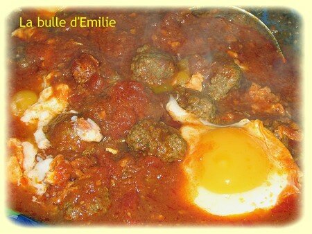 Encore de l’oriental avec un tajine de keftas aux oeufs recettes plats Petites boulettes de viande façon Keftas