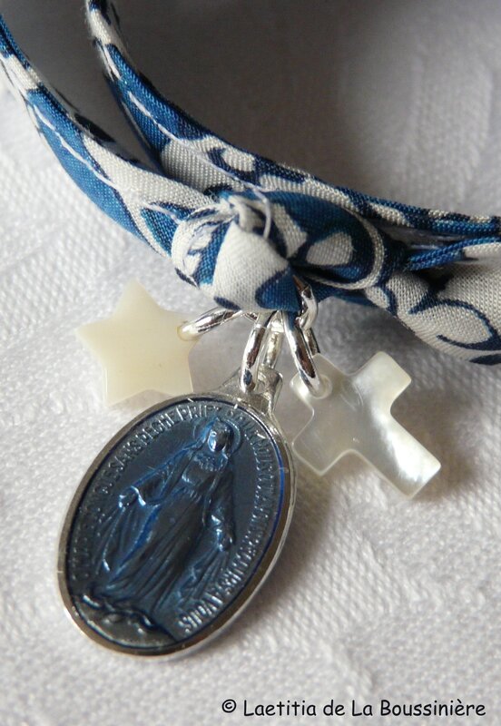Bracelet Notre-Dame du Rosaire (sur ruban Lagos bleu) - détails