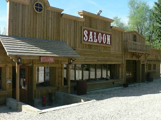 saloon-restaurant