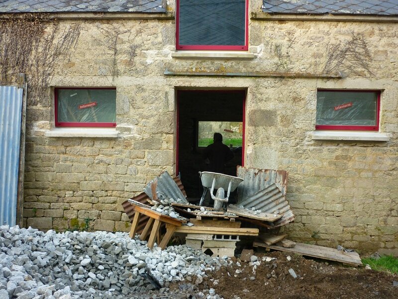 Renover une maison - longère - hérisson ventilé - drain -pierre lavée - ventilation dalle - geotextile 9