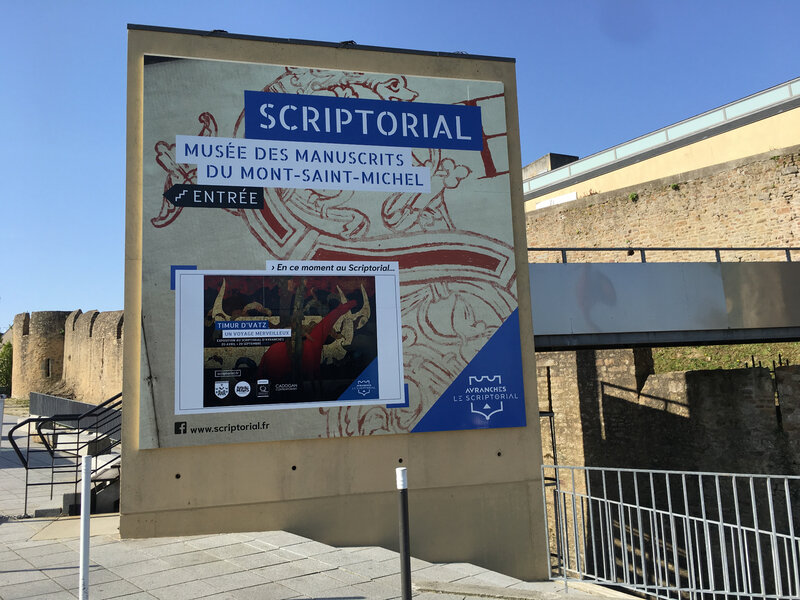 Scriptorial_Avranches_musée_manuscrits_Mont-Saint-Michel_exposition_Timur D'Vast_2019_expo_entrée