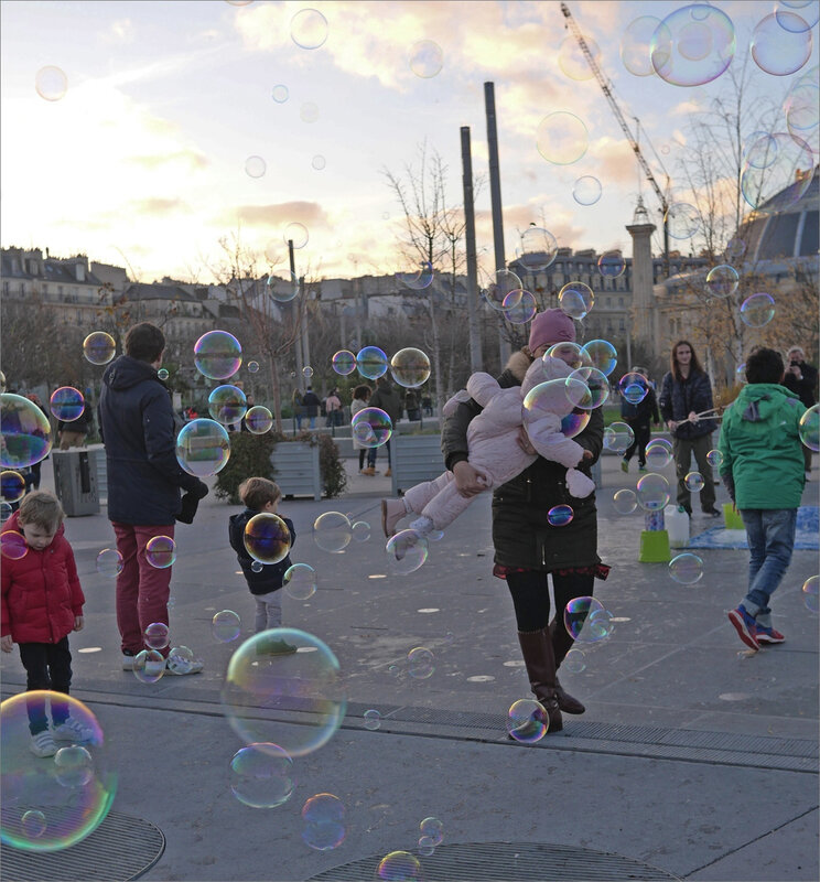 Paris 141219 lumix ym 147 bulles