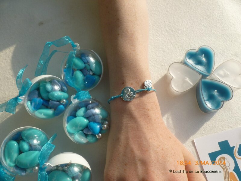 Bracelet Vierge à l'Enfant sur fil élastique turquoise