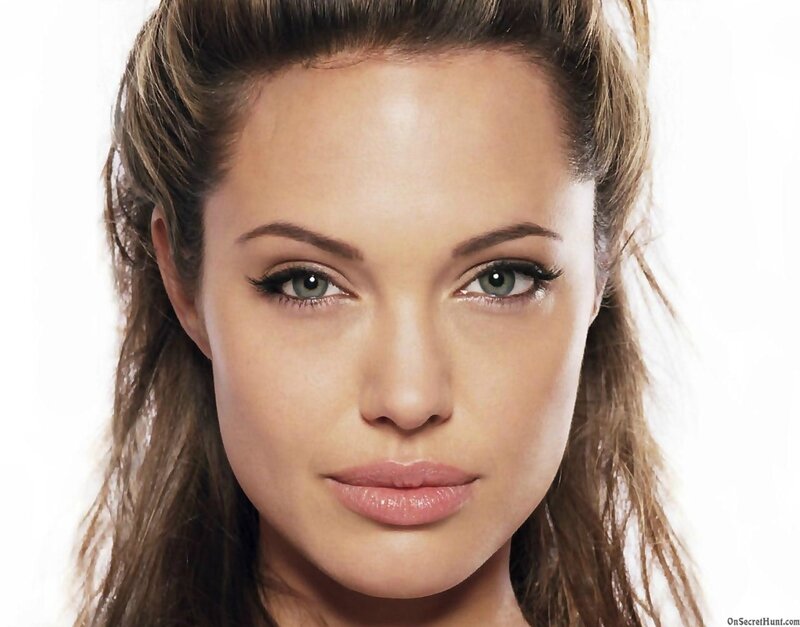Angelina-Jolie-Pix-geeks
