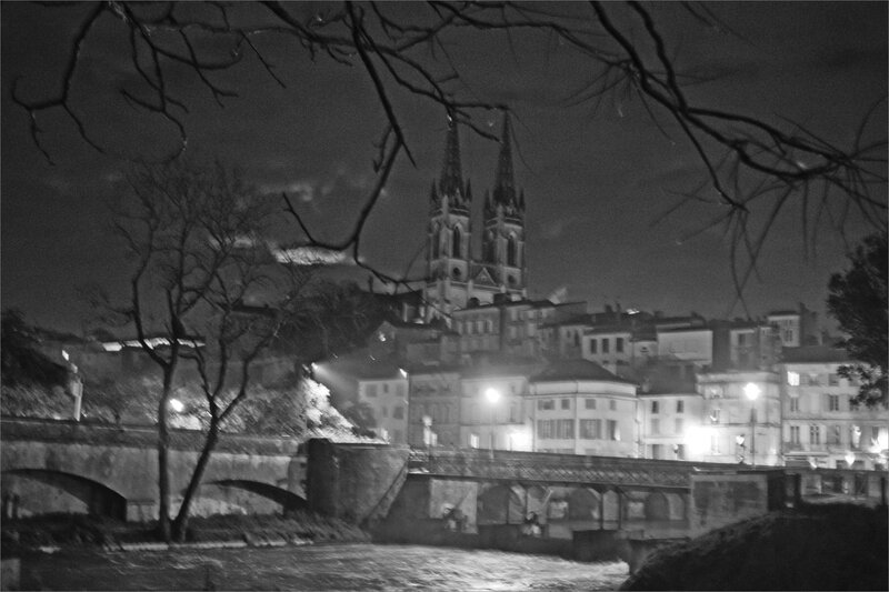 Ville nuit brume 161119 12 ym colline St André