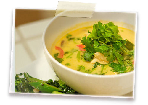 Soupe Thaï de poulet et crevettes au galanga