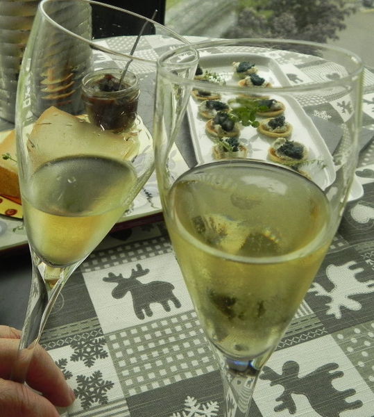 CHAMPAGNE