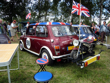 Austin_mini_de_1990_avec_la_moto_02